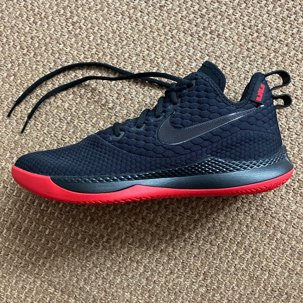 LeBron Witness 3 Nike size 10